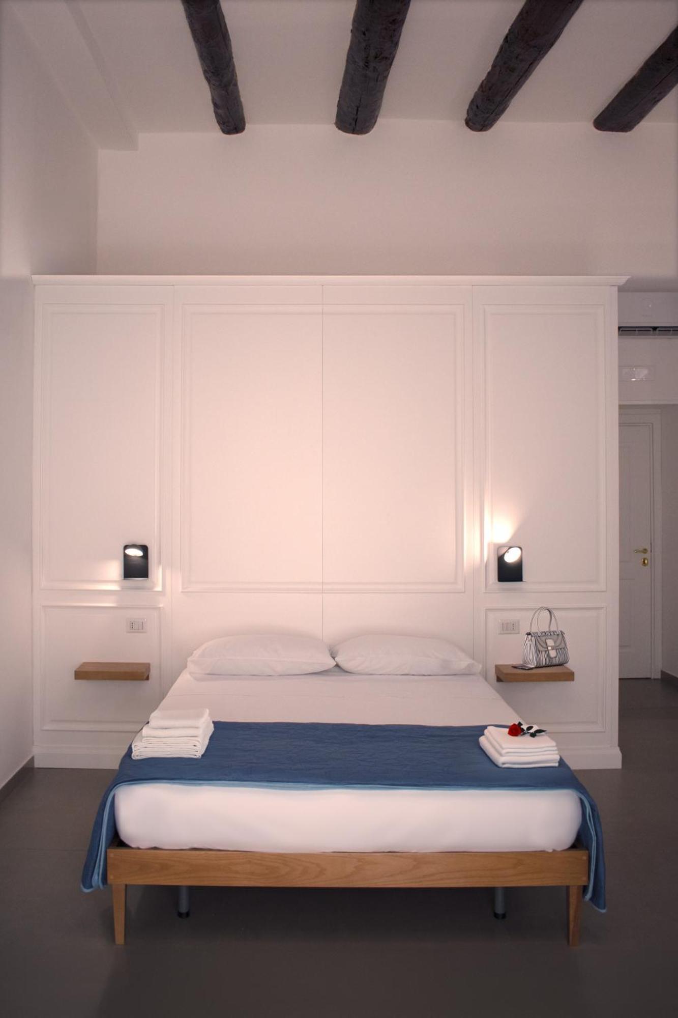Relais Don Pedro De Toledo Hotel Наполи Екстериор снимка